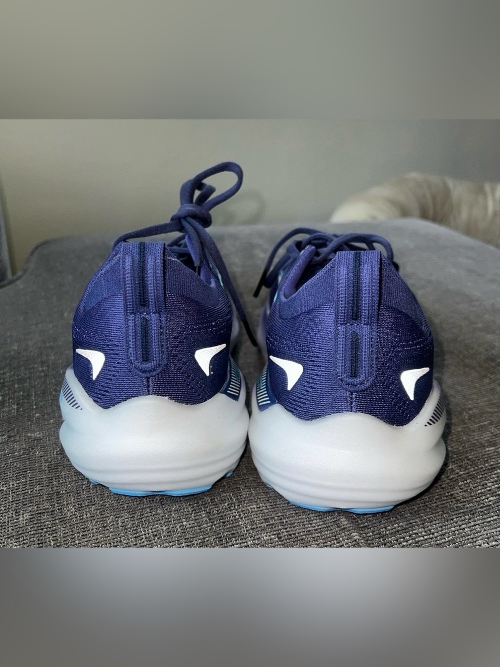 New Brooks Glycerin 22 GTS Women's Shoes - Navy with Teal and Pink Accents - Picture 4 of 8